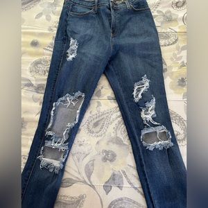 brand new ripped fashion nova jeans !